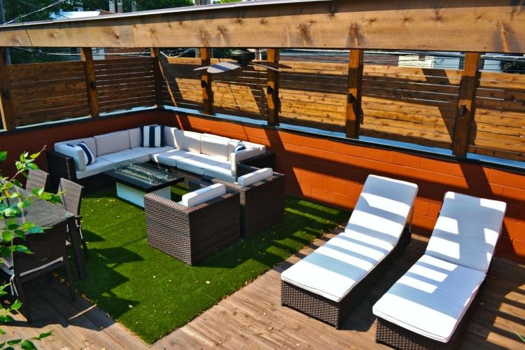 konstgräs-balkong-terrass-tak-trä-lättskött sittplats
