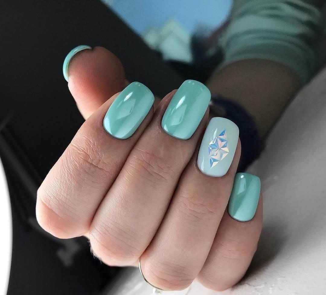 korta gel naglar bilder marinblå nagellack strass naglar