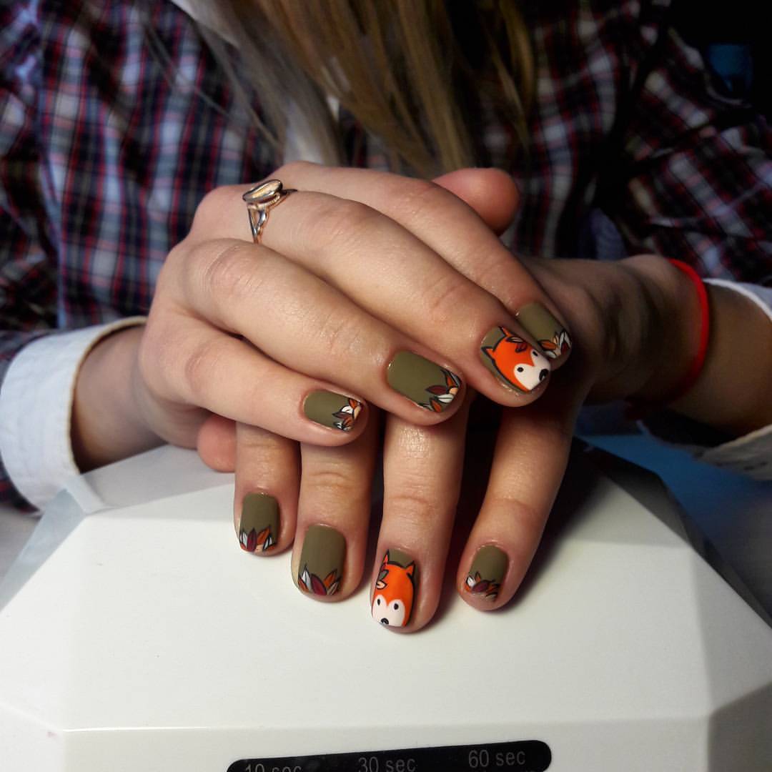 gör korta gel naglar själv olivgrön nagellack höst