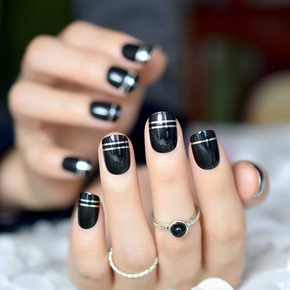 Nagellack svarta korta gel naglar runda