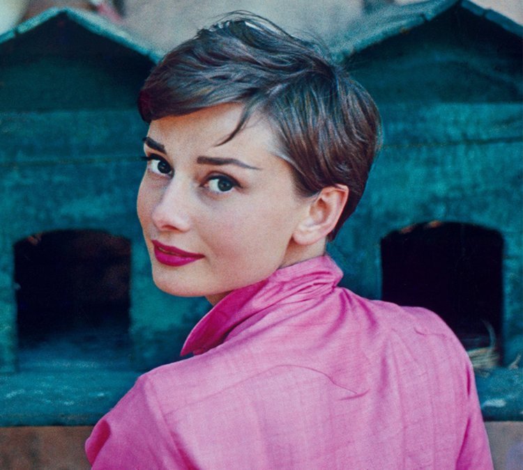 Kort hårstil -pixie-audrey-hepburn-star-classic