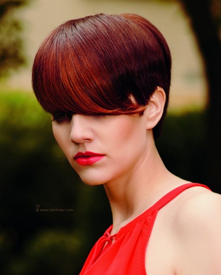 Kort hår-frisyrer-röd-extravagant-elegant-läppstift-topp-straehnchen