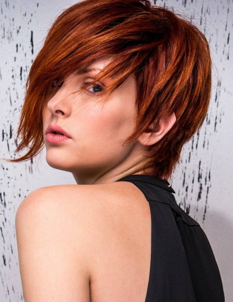 casual look rött hår korta frisyrer kvinnor 2018
