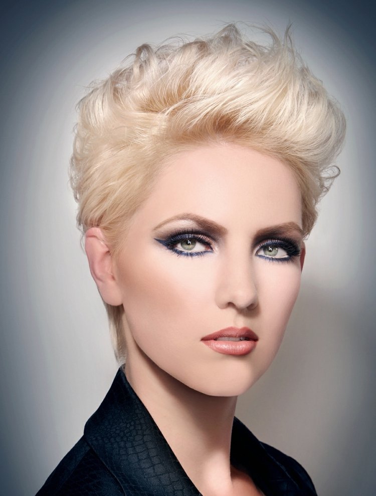 korta frisyrer för kvinnor bra idé modern blond make up blue