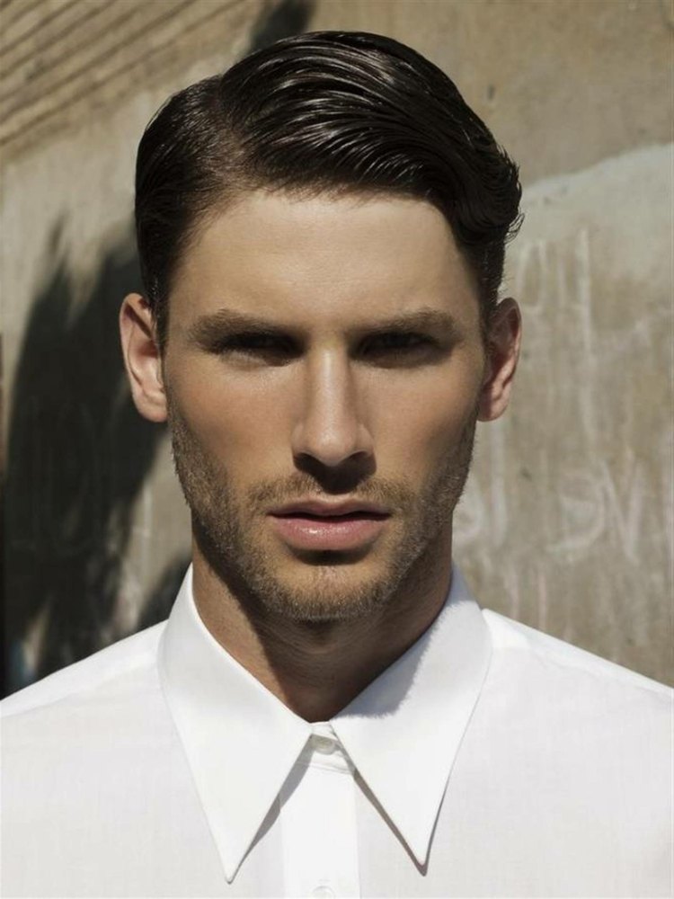 kort frisyr för män brunett retro över kamskjorta vit