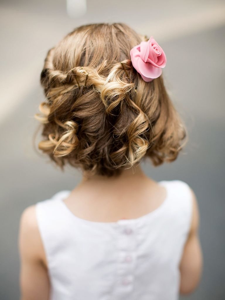 Barn frisyrer bröllop blommor hår flätat