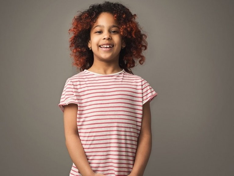 Korta frisyrer tjejer lockar barn 12 års stil medellångt hår