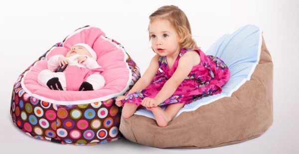 Mössa för barn-rosa mönstrade möbler