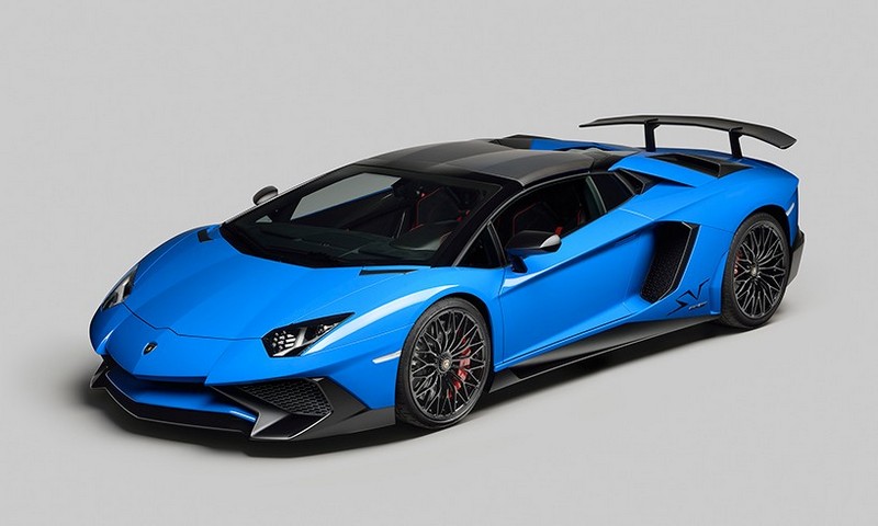Lamborghini Aventador LP 750 erbjuder en mer kraftfull sidovy