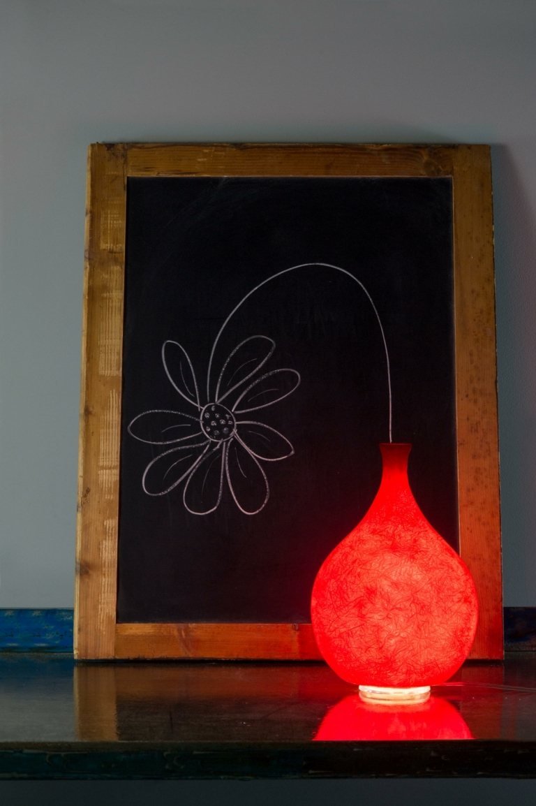 Luce Liquida påminner om en antik vas och är en fantastisk dekoration