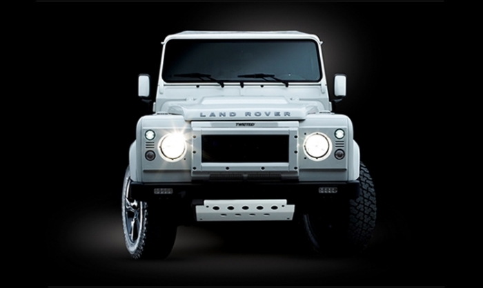 land-rover-twisted-alpine-defender-view-from-the-front-alpinweiss