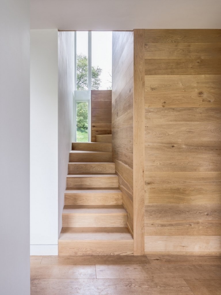 lanthus-stil-modern-arkitektur-inredning-trappor-trätrappor-trappa-trä-fönster-smala
