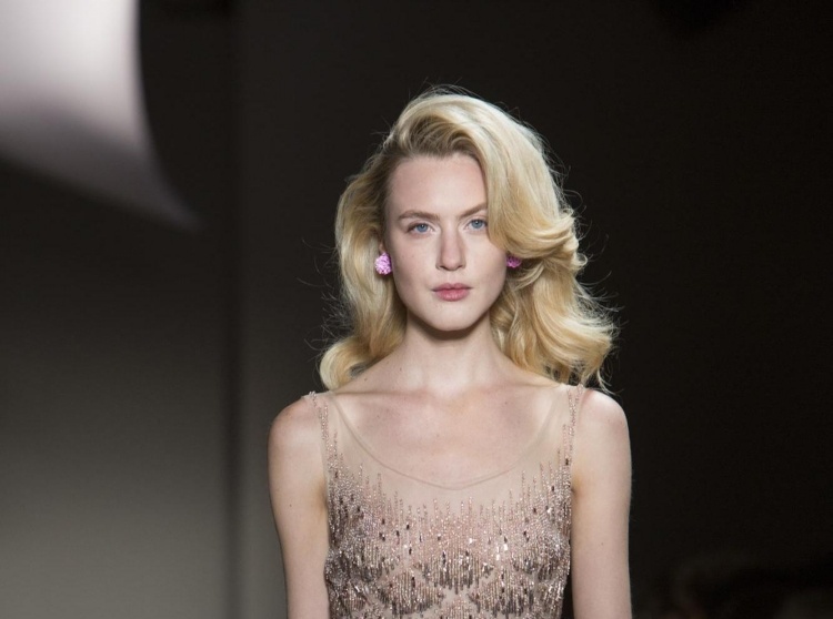Långa frisyrer 2015 -vågor-natur-blond-lös-vacker-klänning-glitter