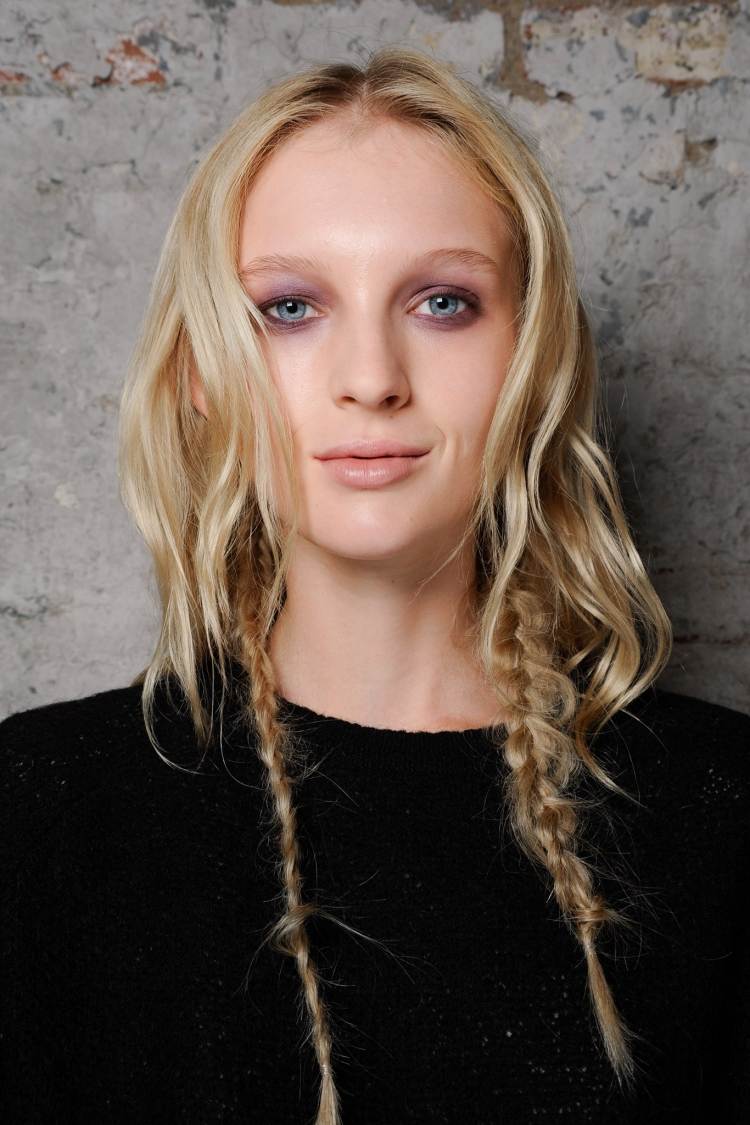 långt hår-frisyrer-2015-zoepfe-vikingar-små-tunn-blond-casual-boho