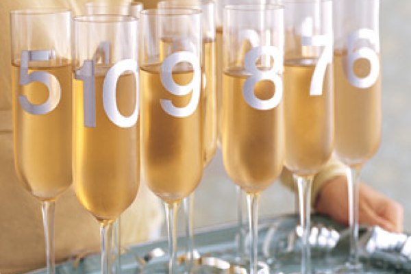 Nyårsfest-dekoration-stora-idéer-figurerade-champagneglas