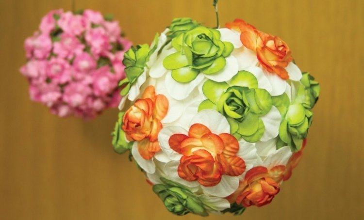 lykta-gör-det-själv-pyssel-papper-lykta-dekorerade-blommor-färgglada-orange-grön-vit-boll-rund