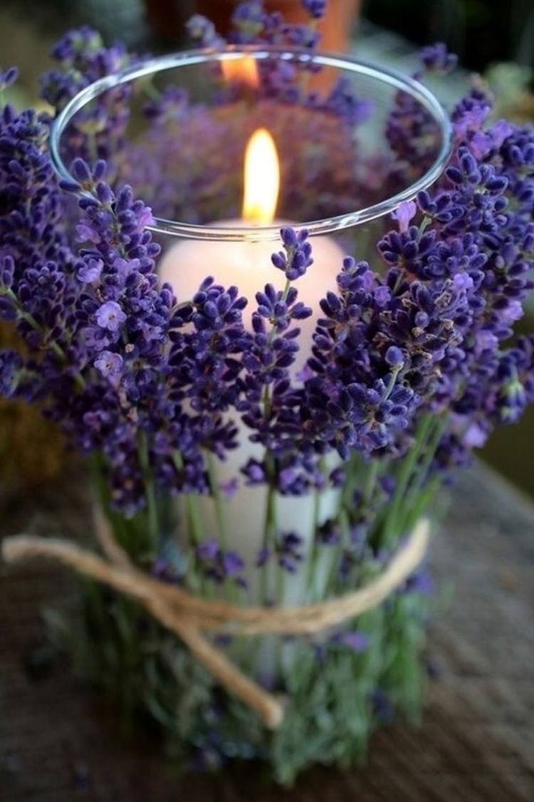Lavendel dekoration-ljus-telys-glas-vacker-romantisk-doft