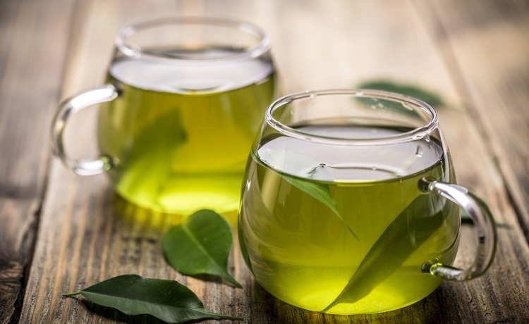 grönt te innehåller polyfenoler för friska tänder och munhygien