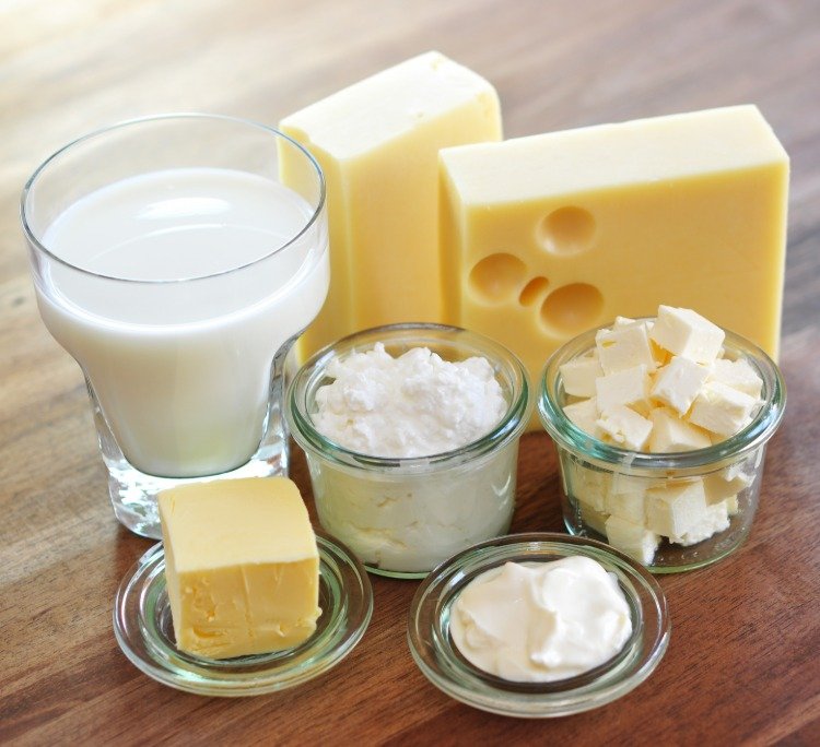 Ät keso och andra mejeriprodukter som ost och smör för frisk lever