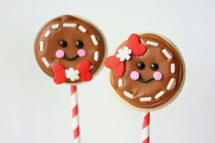 pepparkakor-baka-kakor-pinnar-ansikten-kakor-diy
