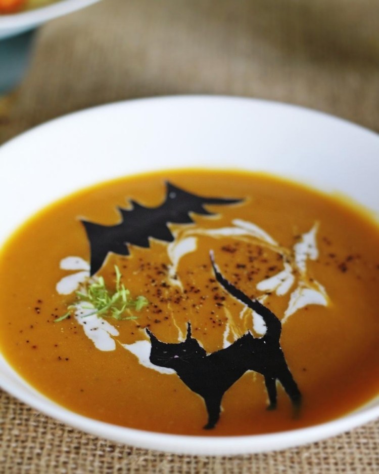 Halloweenfestrecept -soppa-apelsin-katt-pumpasoppa-recept-dekoration