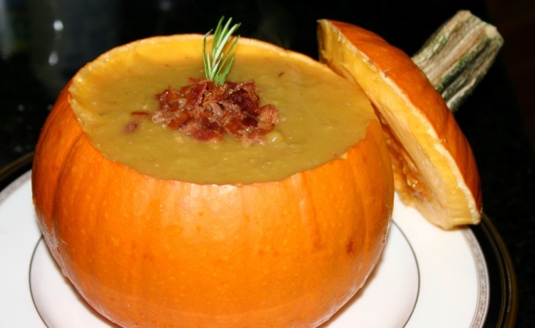 Halloweenfestrecept-pumpasoppa-bacon-servera-intressant-traditionellt