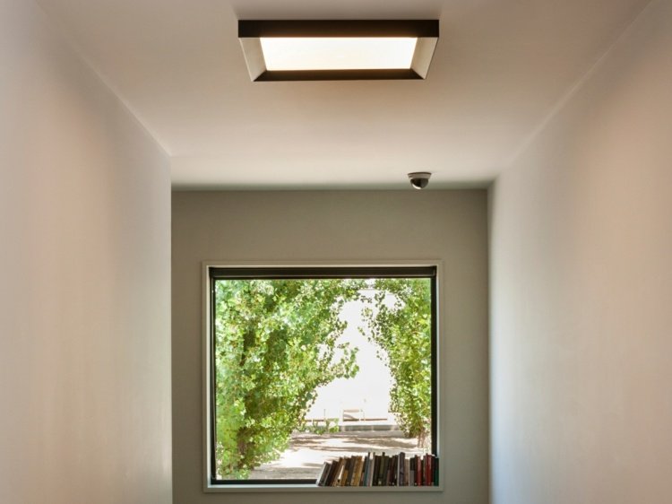 led-tak-lampor-rektangulära-svart-vita-vägg-fönster-böcker-UP-vibia