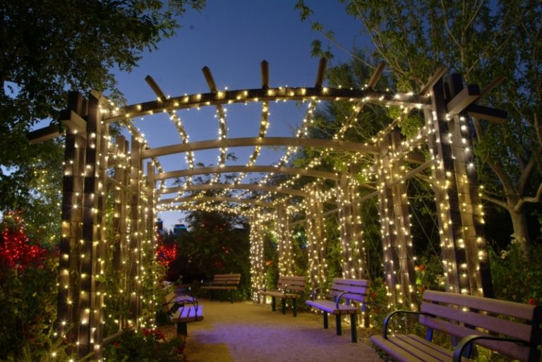 LED trädgårdsbelysning-fairy lights-romantisk-baldakin-bänk-kväll