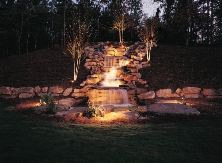 LED trädgård belysning-trädgård idéer-vattenfall-naturstenar