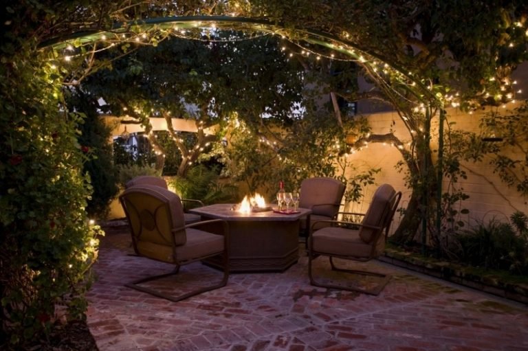 LED-trädgårdsbelysning-terrass-mysig-romantisk-pergola