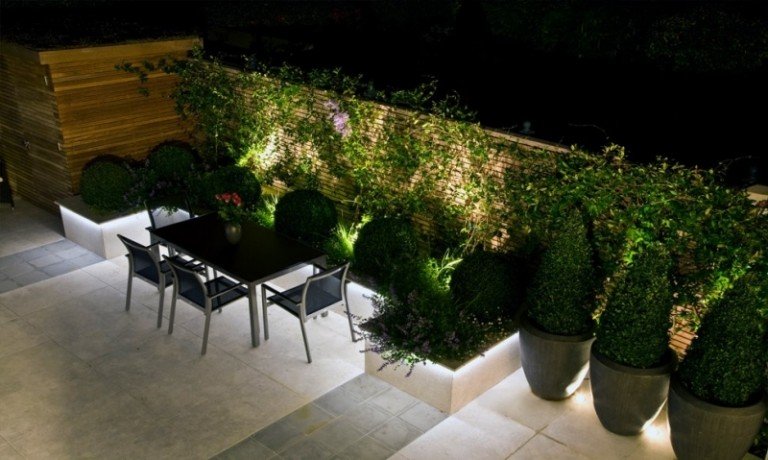 Integrera LED -trädgårdsbelysning, sagoljus, krukor