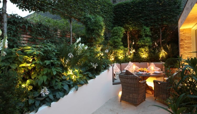 led-trädgård-belysning-höjda sängar-belysa-terrass-bänk