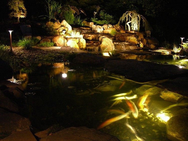 LED dammbelysning energieffektiv-fisk-damm-stor-trädgård-modern
