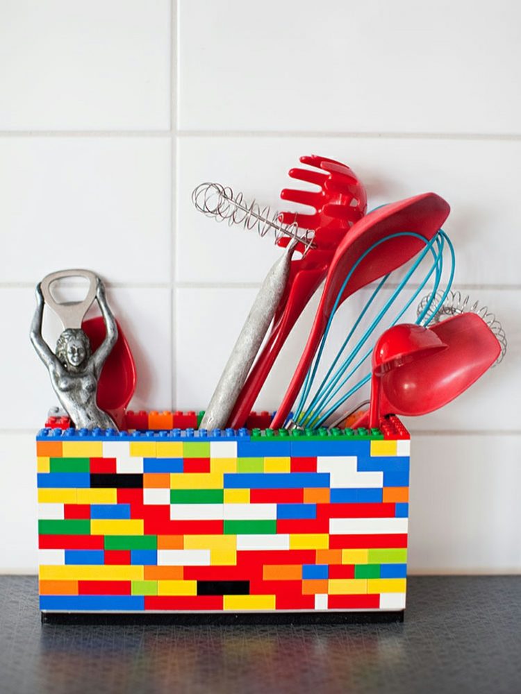 pyssel-idéer-lego-kök-tillbehör-färgglada-accent-bestick-hållare
