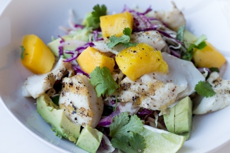 Lätta sommarrecept-sallad-fisk-klump-taco-mango-avokado-lime-ört