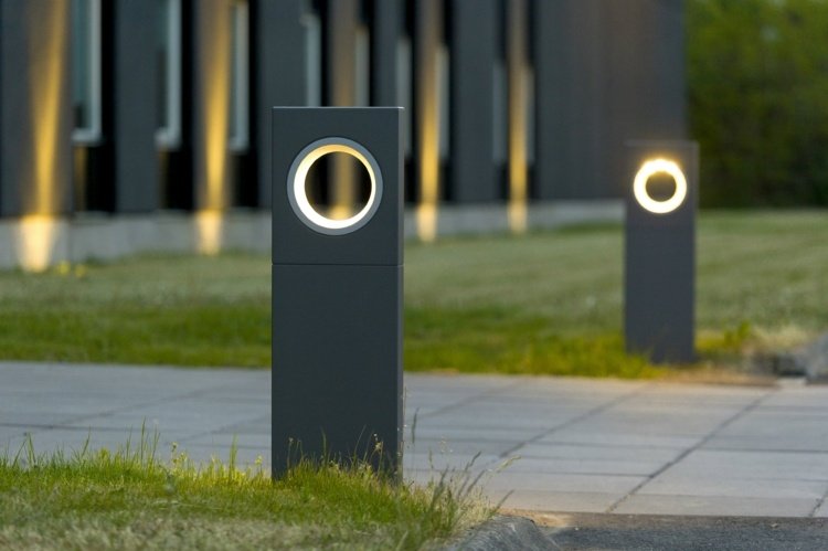 ljus-trädgård-mån-platek-rund-mån-optik-diskret