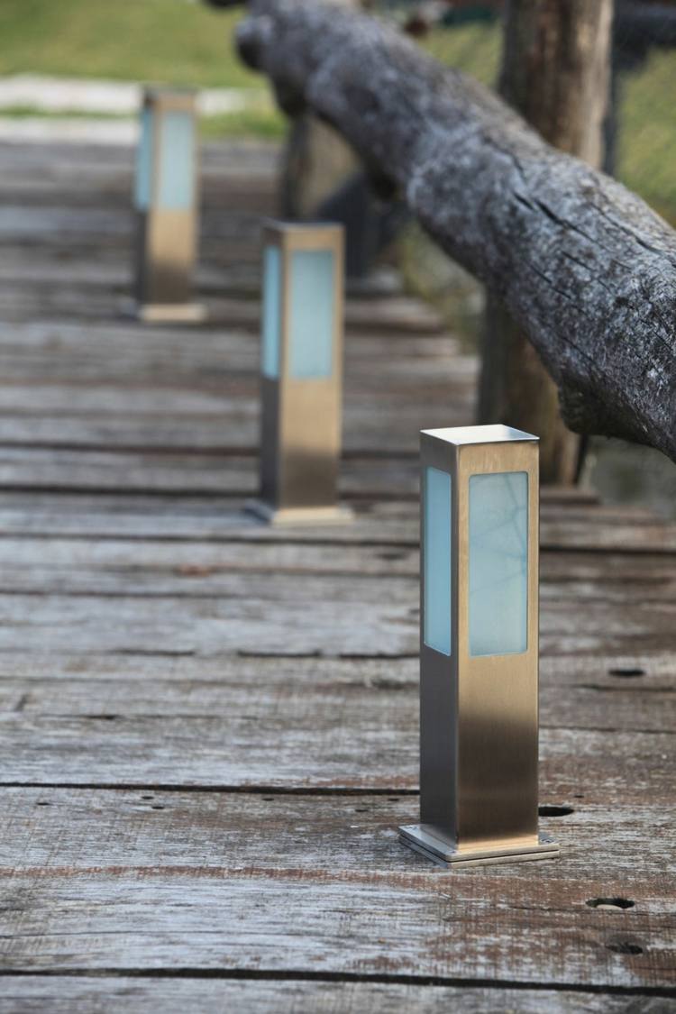 ljus-trädgård-sam-inverlight-glas-ljusblått-stål