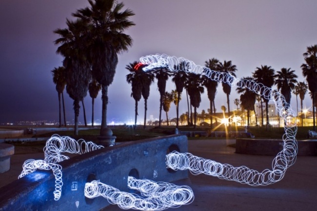 Snake Light -installationer av Darren Pearson