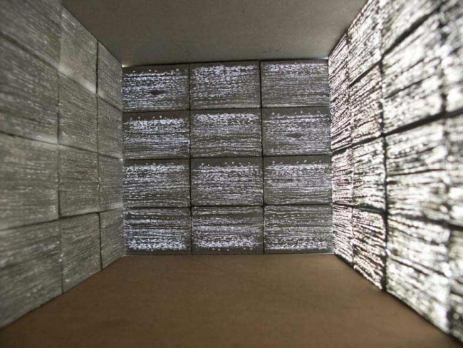 komplett väggbeklädnad transparent betongdesign av andreas bittis