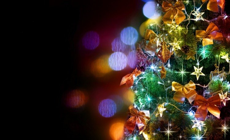 älvlampor på julgranstjärnan formar gula färgglada smycken