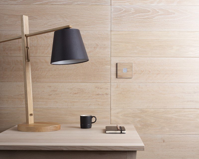 Ljus switch-wood look-modern-vardagsrum-skrivbord