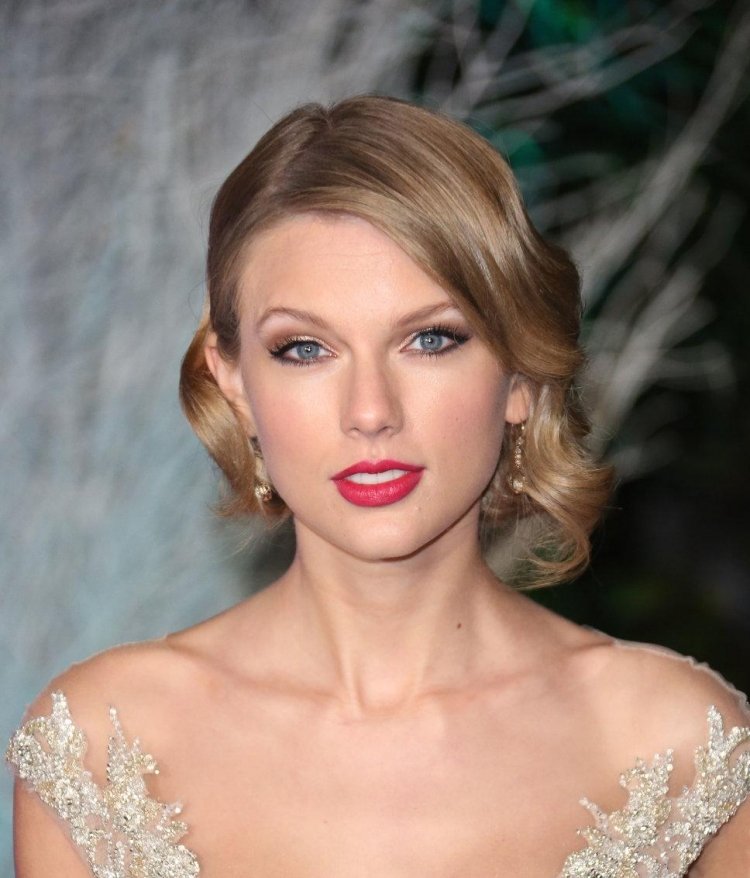 små-ögon-smink-tips-brun-ögonskugga-taylor-swift