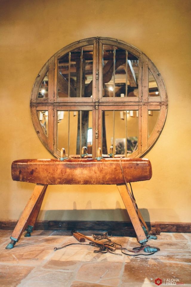 rustik-atmosfär-diskbänk-antik-optik-massivt trä-möbel-vägggips