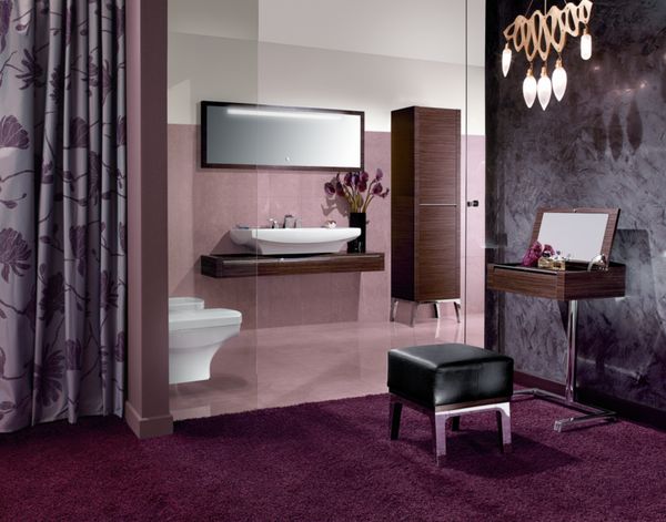 Modern intressant lila matta i badrummet
