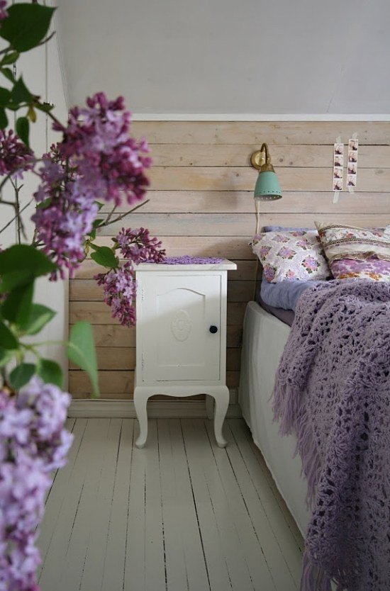 stickat tak sovrumsmöbler i lila färg