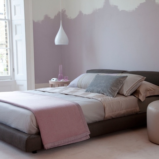 enkel inredning sovrumsdesign i lila färg