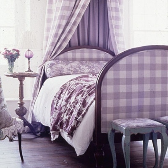 Plädmönster sovrumsmöbler i lila färg