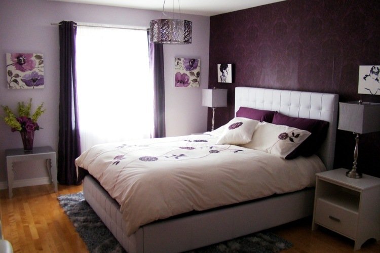 sovrum design lila vägg tapeter gardiner