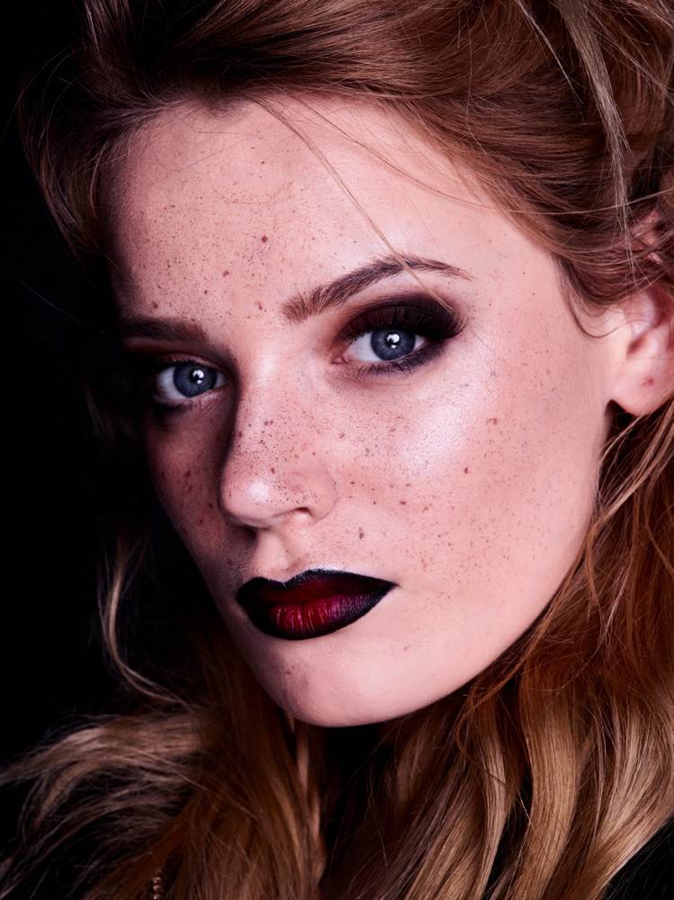 Vamp look ombre läppar i svart och rött