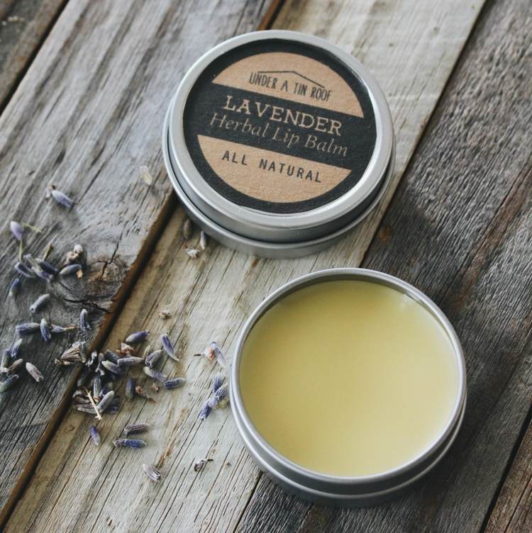 läppbalsam-gör-det-själv-lavendel-eteriska oljor-doft